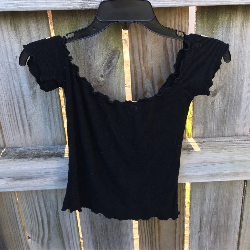 Brandy Melville Anya ruffle top!!